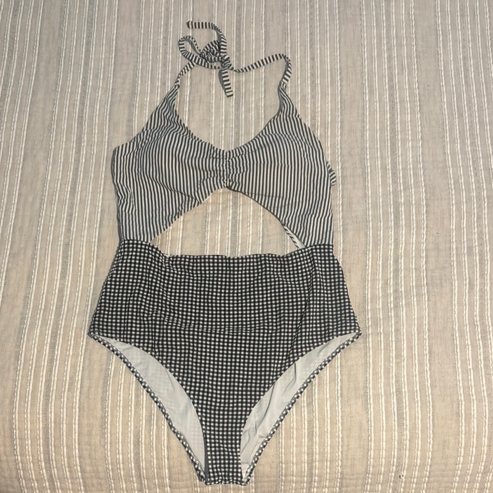 Aerie Black and White One Piece with Stylish Cutout XL TALL